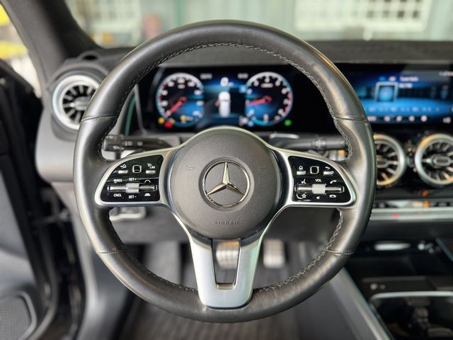 M-BENZ賓士 GLB250  第8張相片