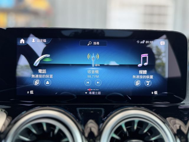 M-BENZ賓士 GLB250  第10張相片