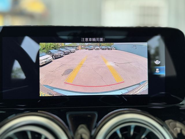 M-BENZ賓士 GLB250  第11張相片