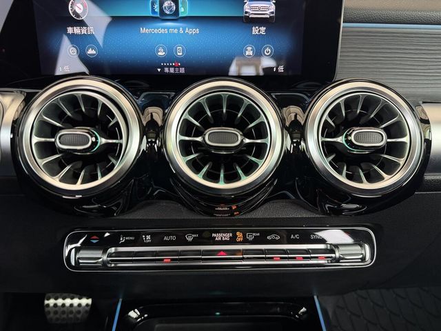 M-BENZ賓士 GLB250  第13張相片