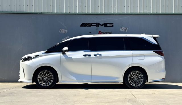 LEXUS凌志 LM350H  第3張相片