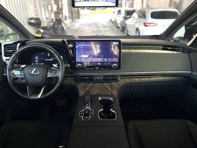LEXUS凌志 LM350H  第7張相片