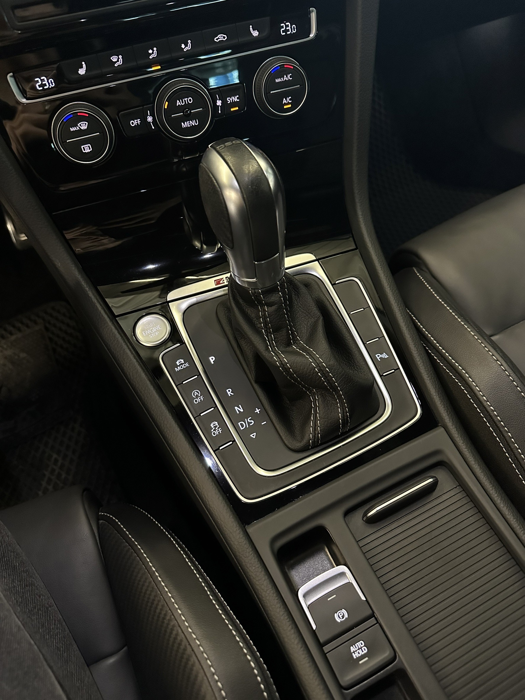 2017 Golf R 認證車 原鈑件  第8張相片
