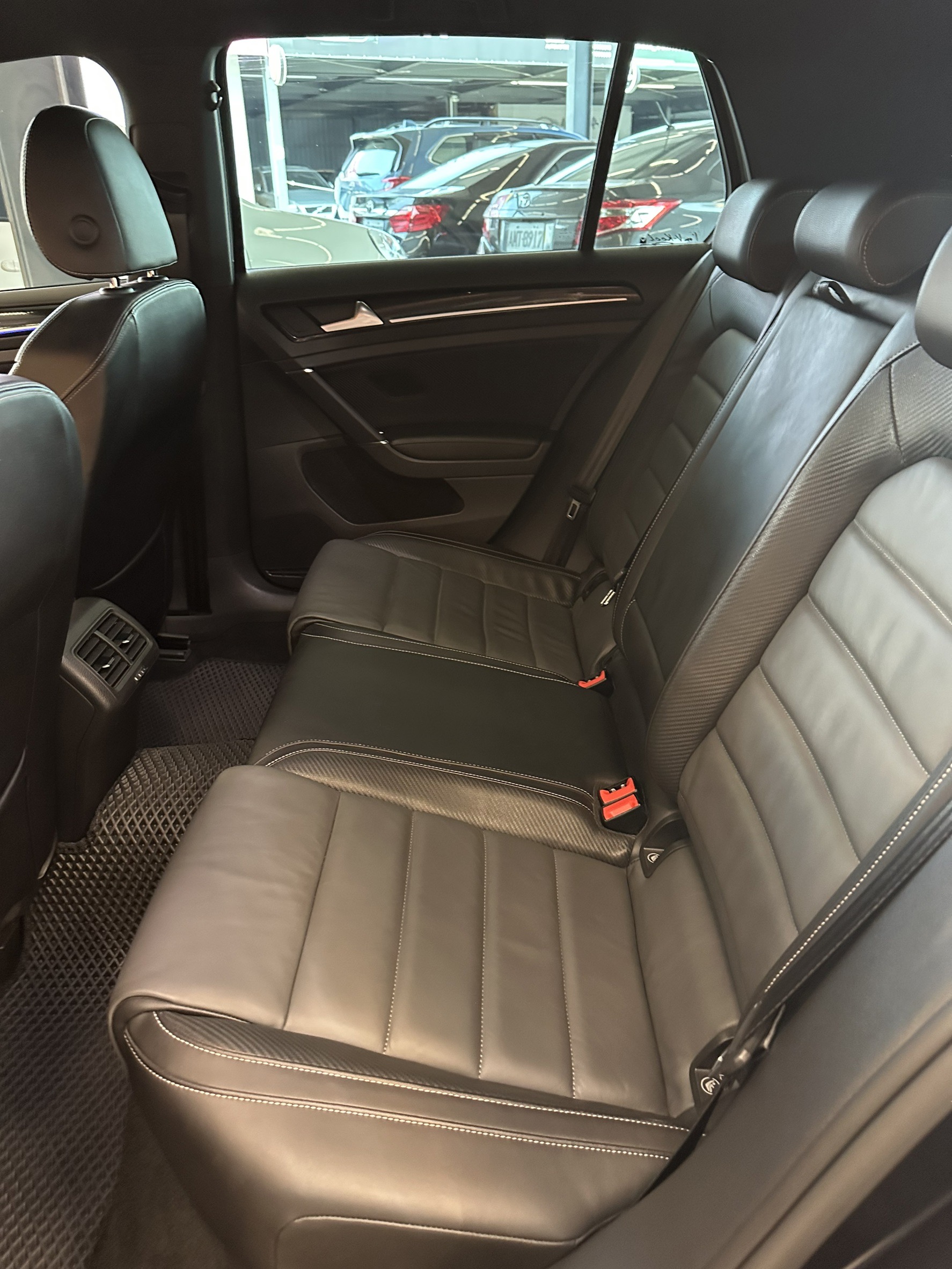 2017 Golf R 認證車 原鈑件  第11張相片