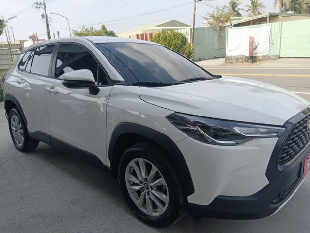 ✔TOYOTA COROLLA CROSS 2022 ✔白色 ✔1800cc ✔手自排✔休旅車✔SUM 認證✔實價  第3張相片