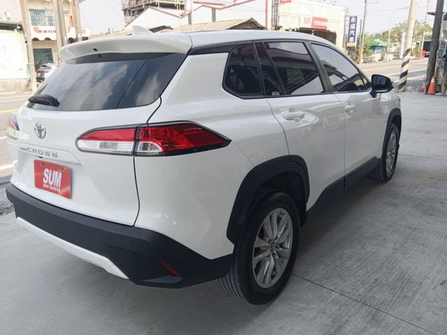 ✔TOYOTA COROLLA CROSS 2022 ✔白色 ✔1800cc ✔手自排✔休旅車✔SUM 認證✔實價  第4張相片