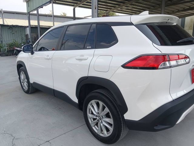 ✔TOYOTA COROLLA CROSS 2022 ✔白色 ✔1800cc ✔手自排✔休旅車✔SUM 認證✔實價  第5張相片