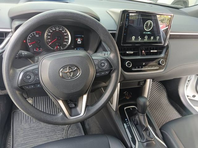 ✔TOYOTA COROLLA CROSS 2022 ✔白色 ✔1800cc ✔手自排✔休旅車✔SUM 認證✔實價  第9張相片