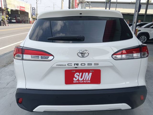 ✔TOYOTA COROLLA CROSS 2022 ✔白色 ✔1800cc ✔手自排✔休旅車✔SUM 認證✔實價  第12張相片