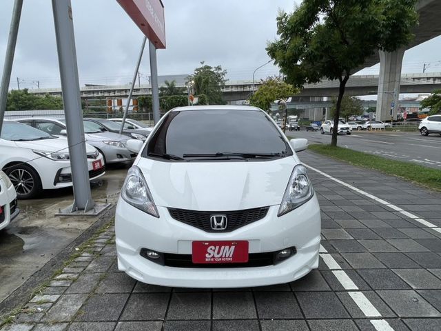 代步優質小車 改裝-空力套件 無限尾翼 重低音響 降低車身  第2張相片