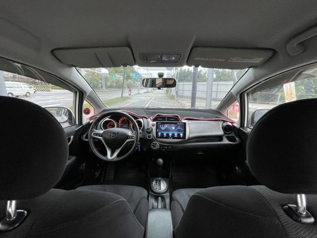 代步優質小車 改裝-空力套件 無限尾翼 重低音響 降低車身  第10張相片