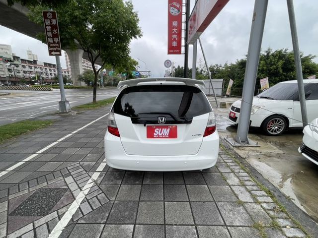 代步優質小車 改裝-空力套件 無限尾翼 重低音響 降低車身  第15張相片