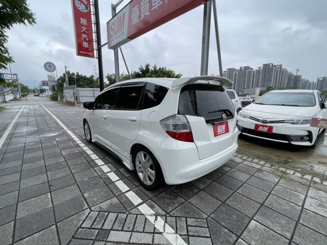 代步優質小車 改裝-空力套件 無限尾翼 重低音響 降低車身  第16張相片