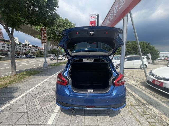 全車環景 盲點偵測 Carplay 自動大燈 頂配 I-Key  第16張相片