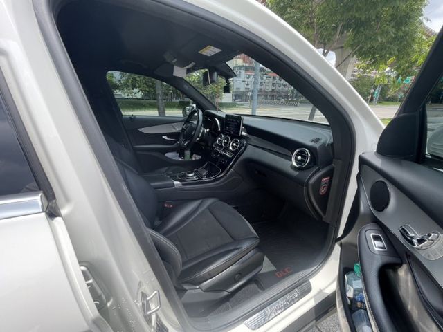 認證車  中華賓士總代理  一手車  全原廠保養  原版原漆  23P  環景  Carplay   黑內飾  第16張相片