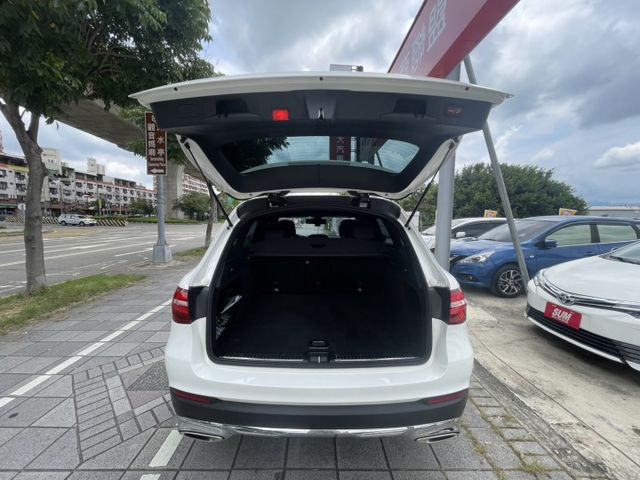 認證車  中華賓士總代理  一手車  全原廠保養  原版原漆  23P  環景  Carplay   黑內飾  第17張相片