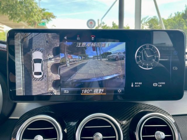 總代理 空力套件 換檔撥片 電動天窗 電動椅  全車環景 數位儀錶板 自動大燈 電動尾門 賽車椅  BSM/盲點偵測系統  第6張相片