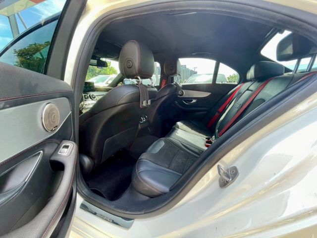 總代理 空力套件 換檔撥片 電動天窗 電動椅  全車環景 數位儀錶板 自動大燈 電動尾門 賽車椅  BSM/盲點偵測系統  第9張相片