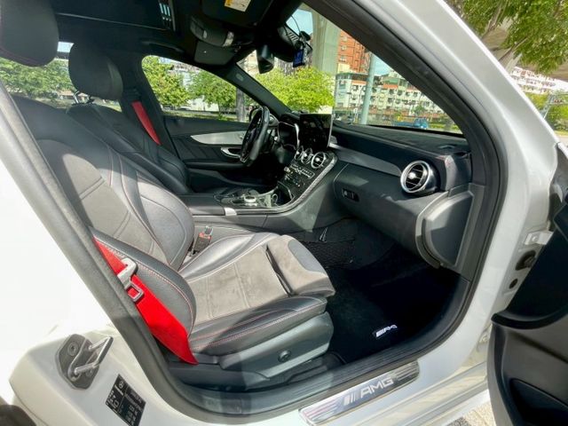 總代理 空力套件 換檔撥片 電動天窗 電動椅  全車環景 數位儀錶板 自動大燈 電動尾門 賽車椅  BSM/盲點偵測系統  第12張相片