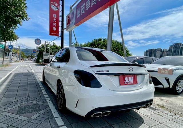 總代理 空力套件 換檔撥片 電動天窗 電動椅  全車環景 數位儀錶板 自動大燈 電動尾門 賽車椅  BSM/盲點偵測系統  第16張相片