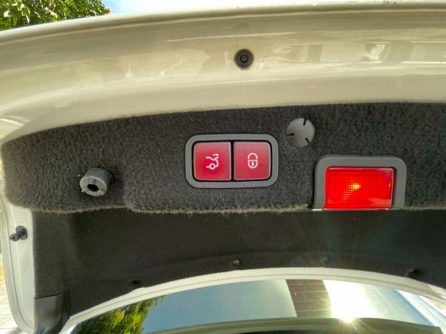 總代理 空力套件 換檔撥片 電動天窗 電動椅  全車環景 數位儀錶板 自動大燈 電動尾門 賽車椅  BSM/盲點偵測系統  第18張相片