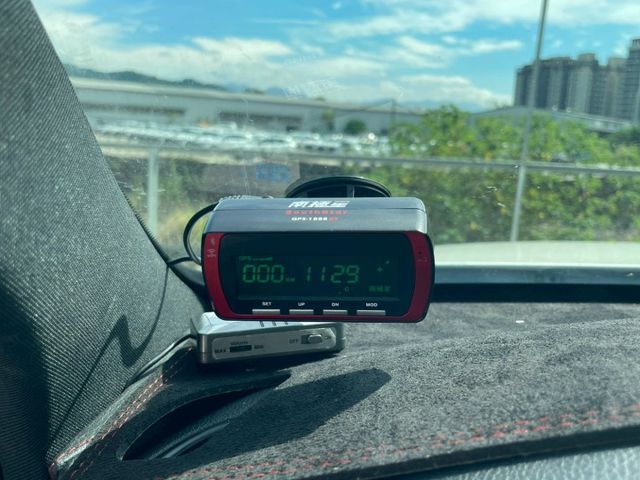總代理 空力套件 換檔撥片 電動天窗 電動椅  全車環景 數位儀錶板 自動大燈 電動尾門 賽車椅  BSM/盲點偵測系統  第7張相片