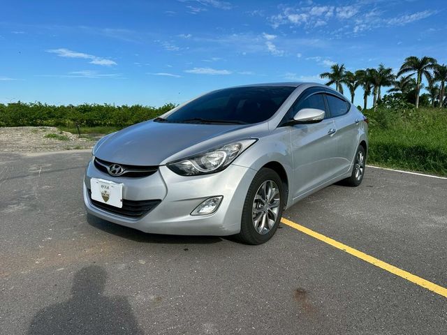 HYUNDAI現代 ELANTRA  第1張相片