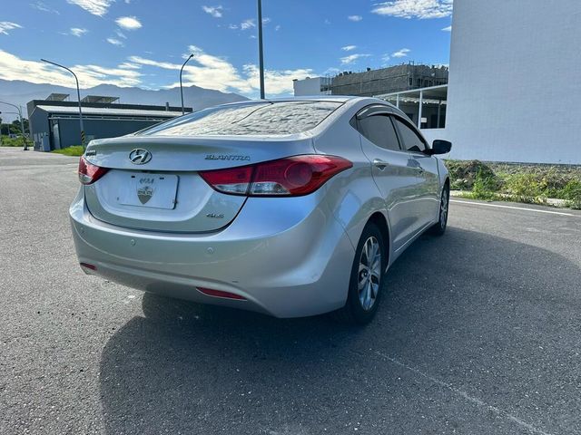 HYUNDAI現代 ELANTRA  第2張相片