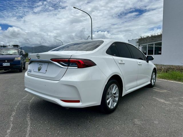 TOYOTA豐田 COROLLA ALTIS HYBRID  第2張相片
