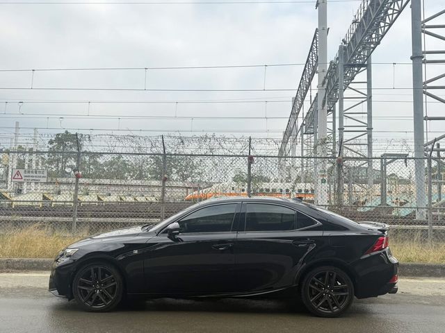 LEXUS凌志 IS200T  第3張相片