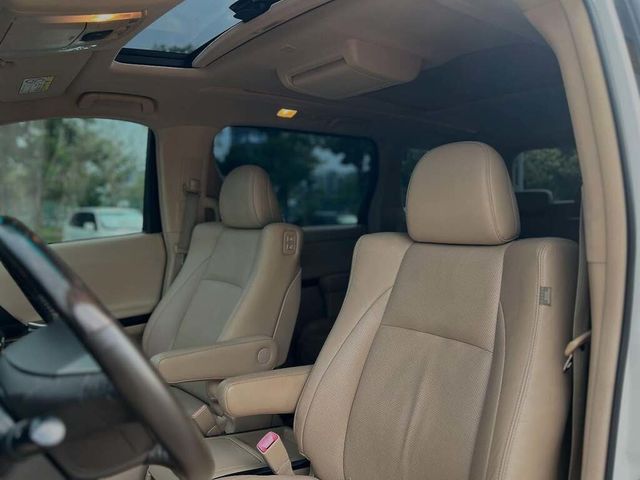 TOYOTA豐田 ALPHARD  第2張相片