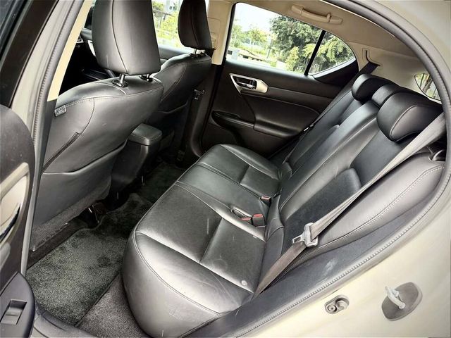 LEXUS凌志 CT200H  第7張相片