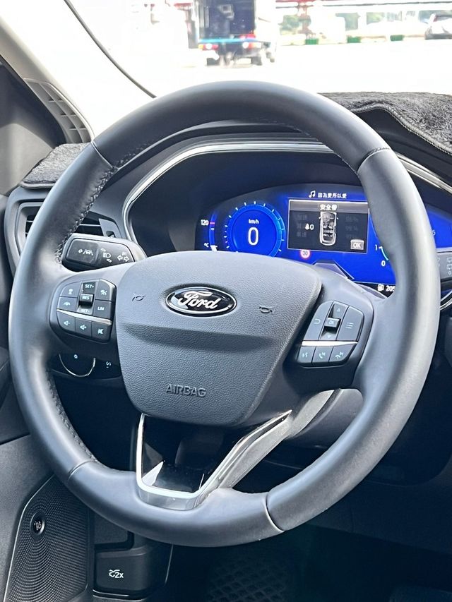 FORD福特 FOCUS ACTIVE  第6張相片