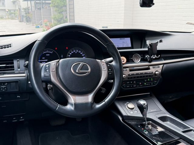 LEXUS凌志 ES300H  第5張相片