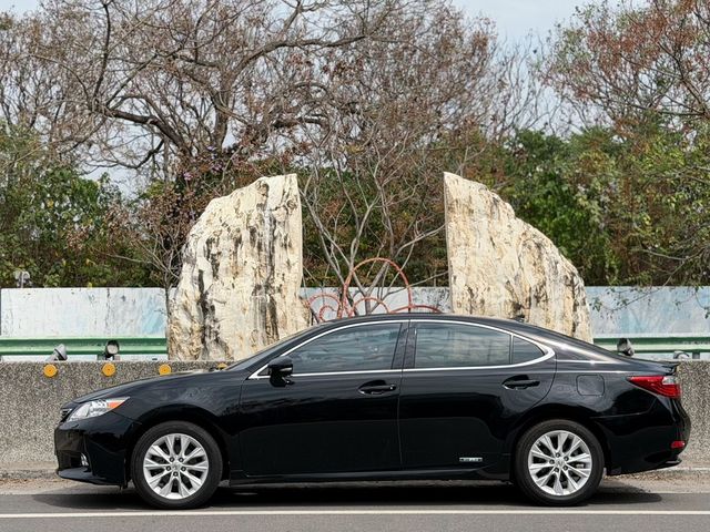 LEXUS凌志 ES300H  第7張相片