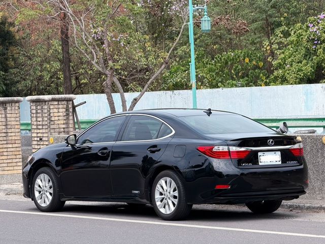 LEXUS凌志 ES300H  第9張相片