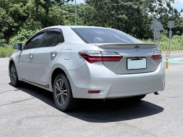TOYOTA豐田 ALTIS  第3張相片