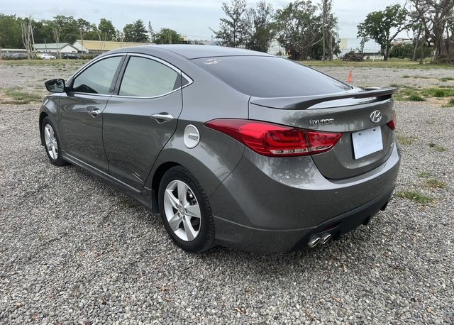 HYUNDAI現代 ELANTRA  第2張相片