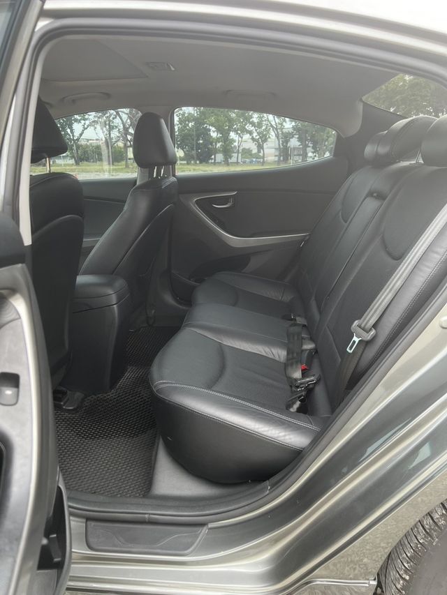HYUNDAI現代 ELANTRA  第8張相片