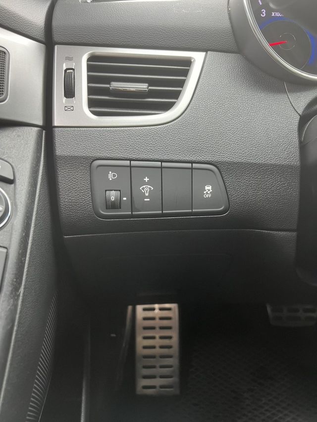 HYUNDAI現代 ELANTRA  第10張相片