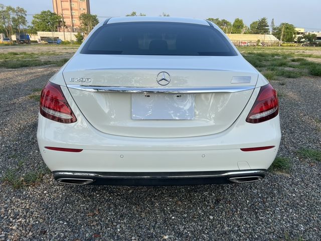 M-BENZ賓士 E200  第4張相片