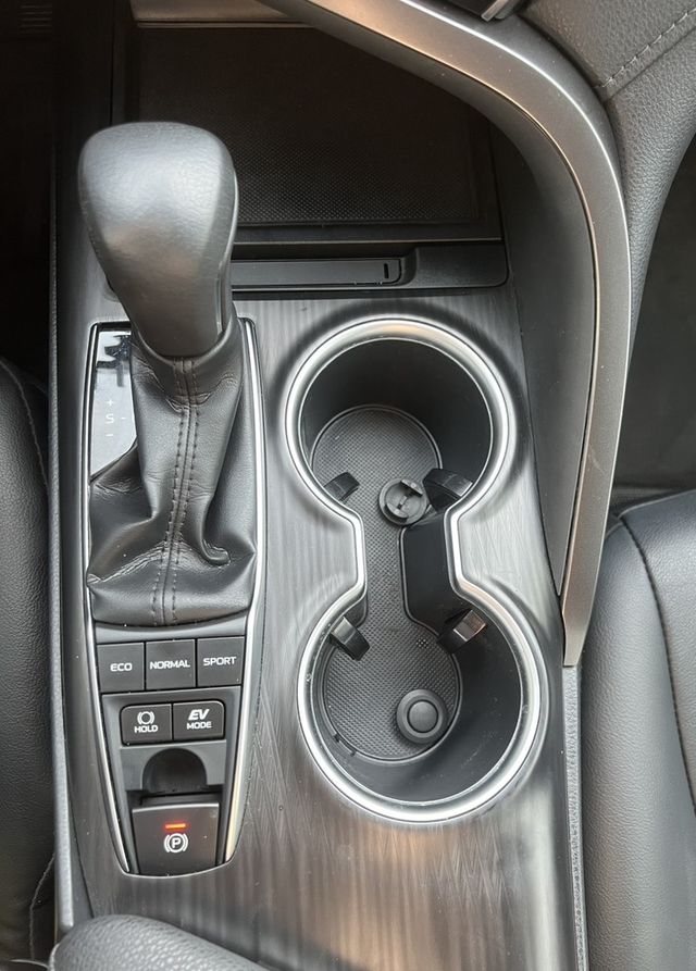TOYOTA豐田 CAMRY HYBRID  第9張相片