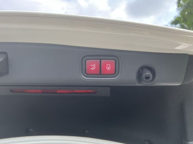 M-BENZ賓士 E300  第13張相片