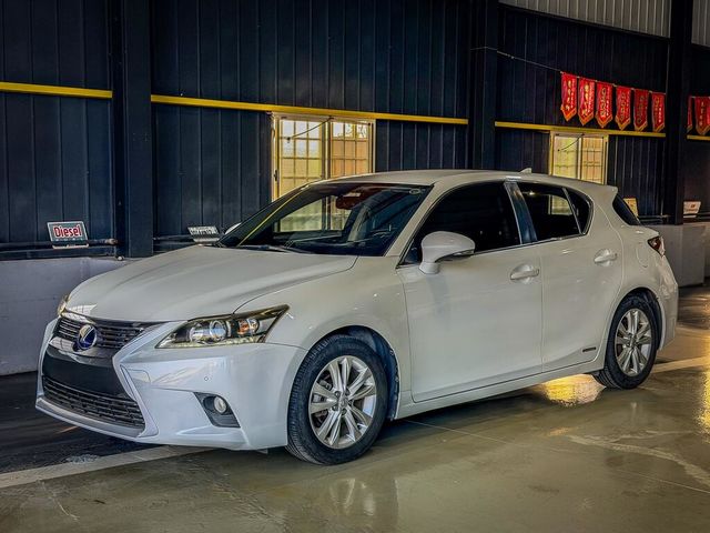 LEXUS凌志 CT200H  第1張相片