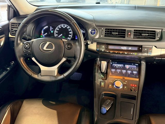LEXUS凌志 CT200H  第7張相片