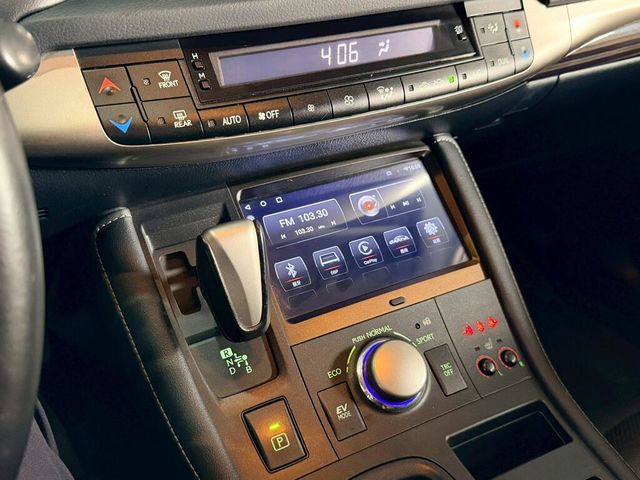 LEXUS凌志 CT200H  第9張相片