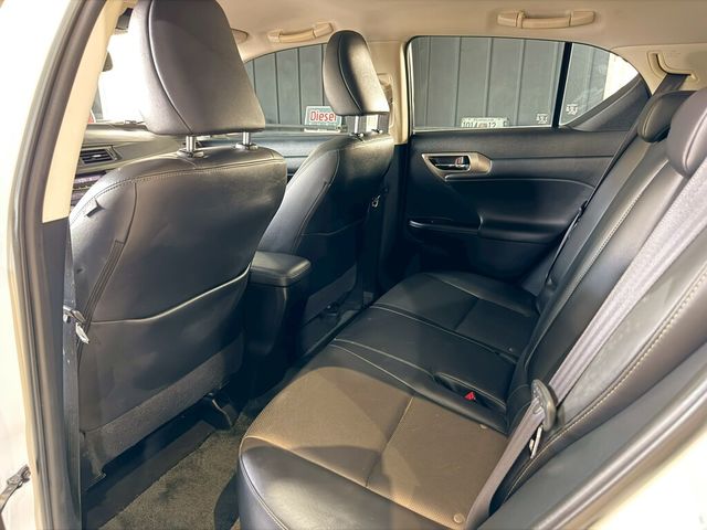 LEXUS凌志 CT200H  第13張相片