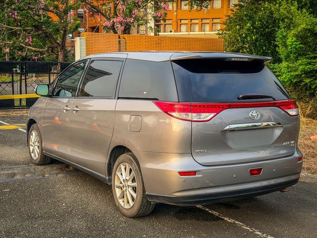 TOYOTA豐田 PREVIA  第2張相片