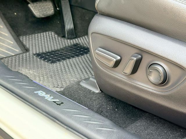 TOYOTA豐田 RAV4  第13張相片