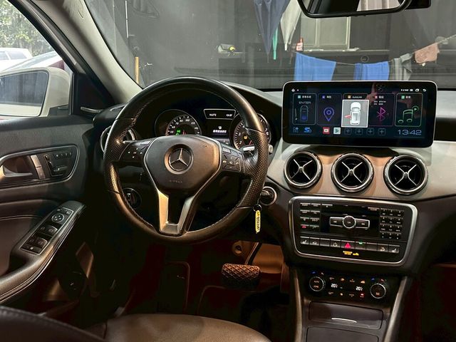 M-BENZ賓士 GLA250  第7張相片